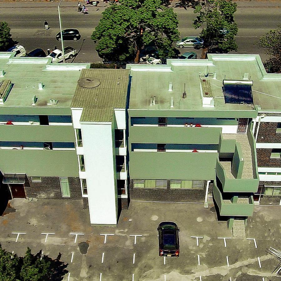R Executive Apartments 哈拉雷 外观 照片