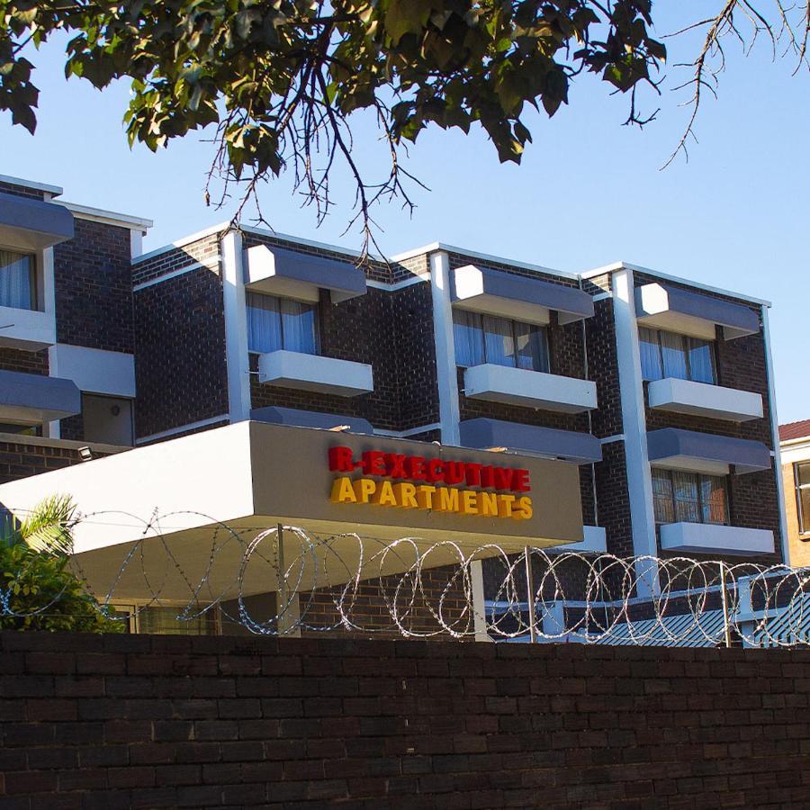 R Executive Apartments 哈拉雷 外观 照片
