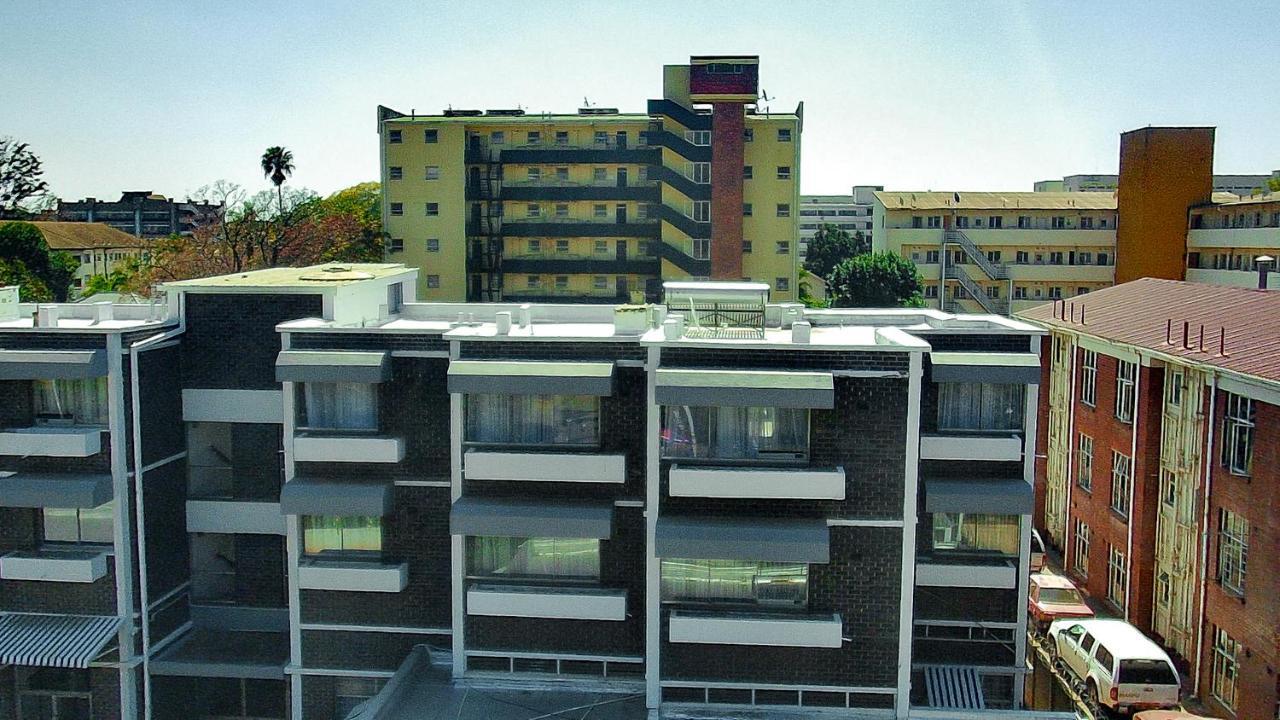 R Executive Apartments 哈拉雷 外观 照片