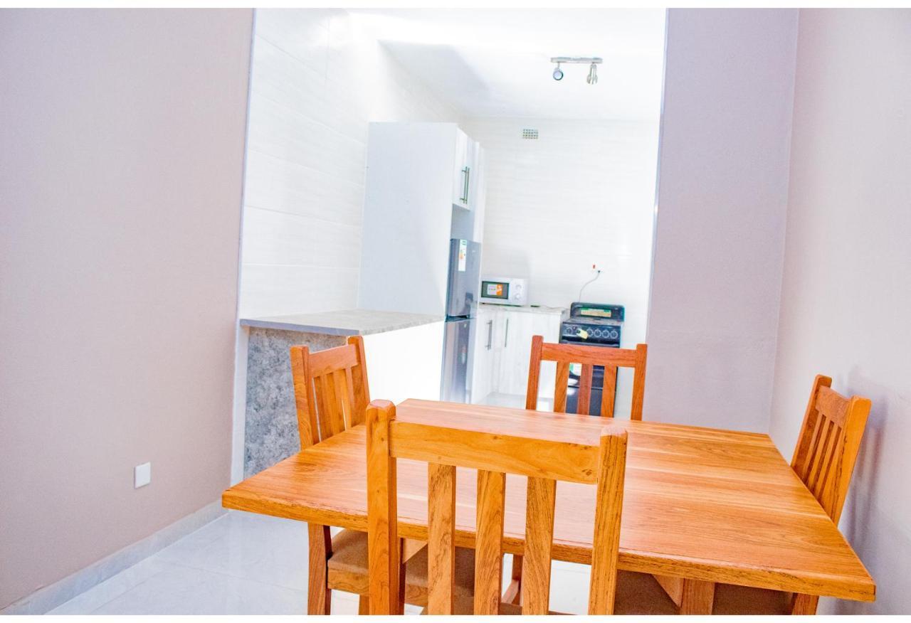 R Executive Apartments 哈拉雷 外观 照片