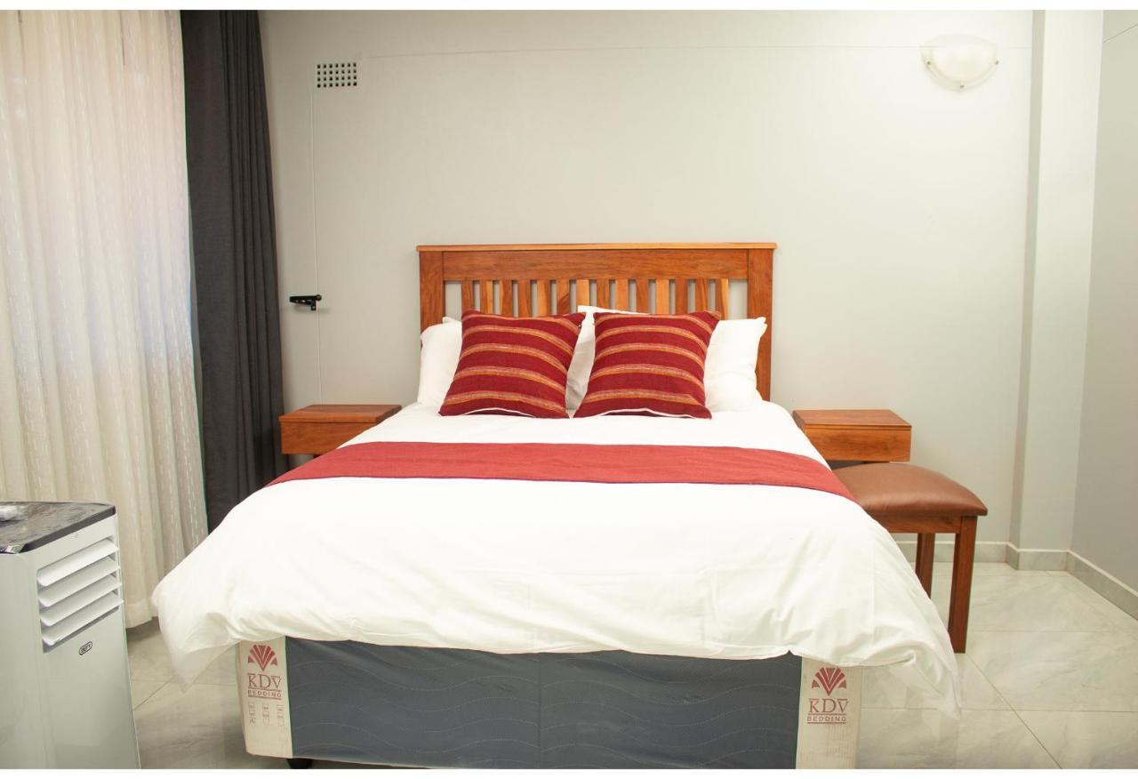 R Executive Apartments 哈拉雷 外观 照片