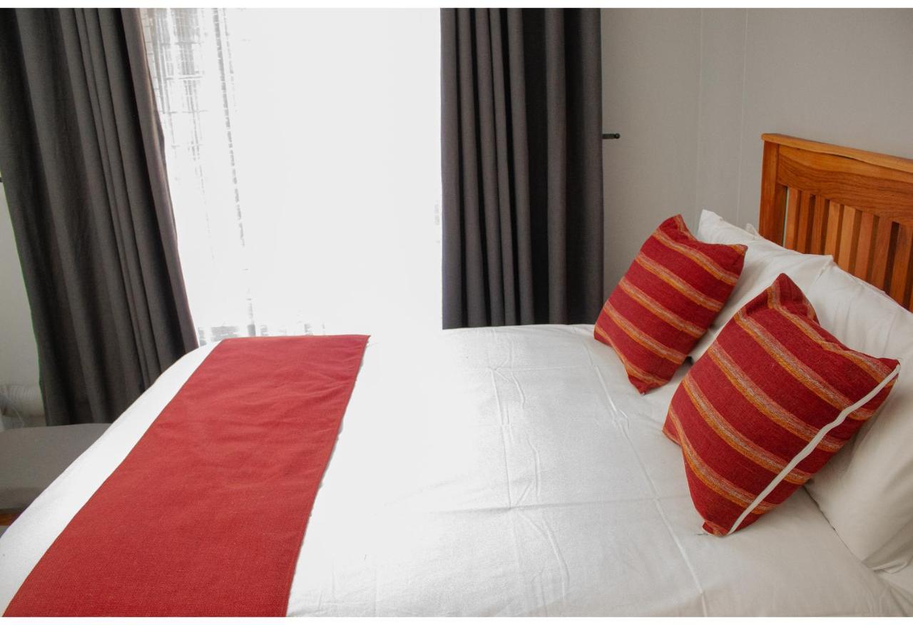 R Executive Apartments 哈拉雷 外观 照片