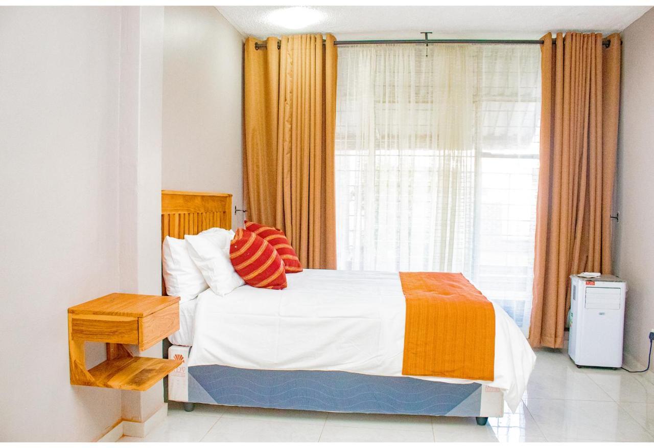 R Executive Apartments 哈拉雷 外观 照片